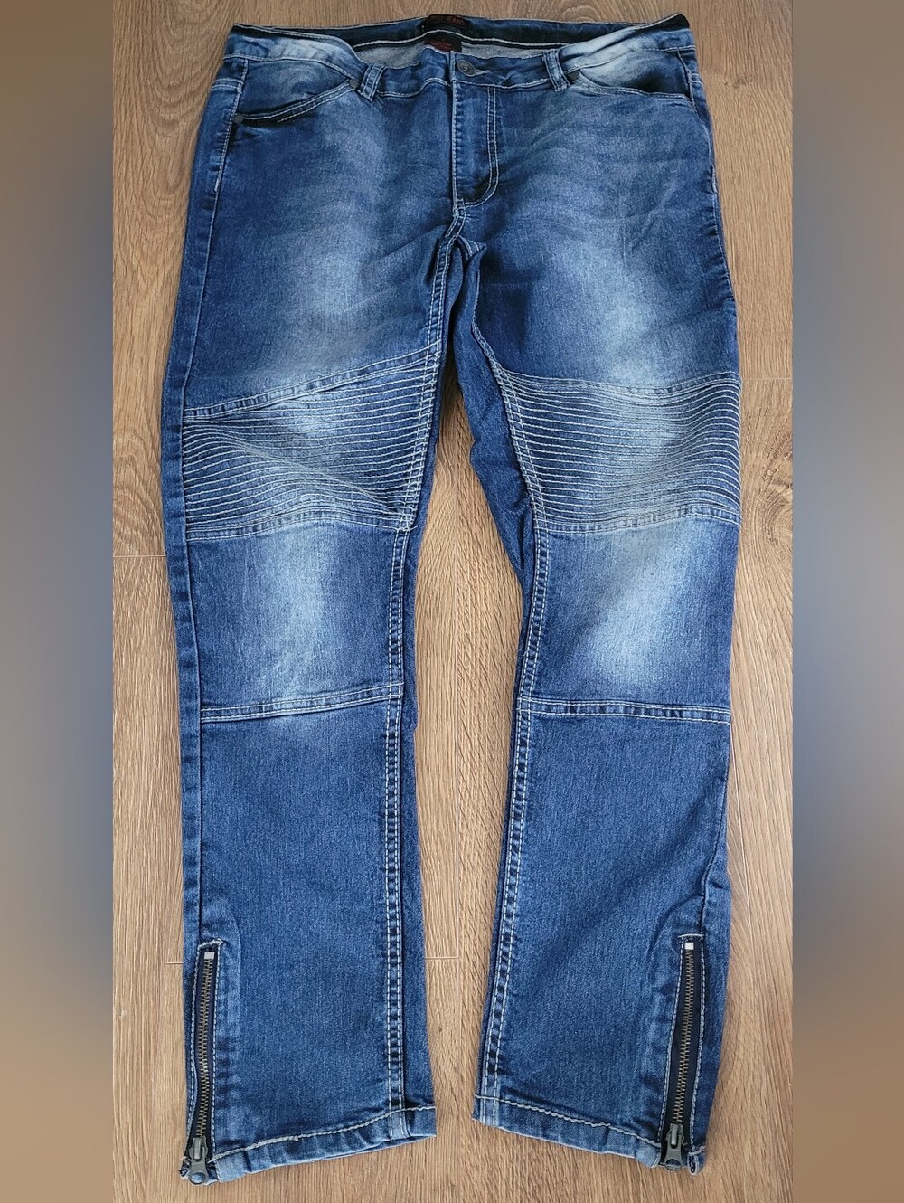 Straight-Leg Women's Jeans in Faded Blue